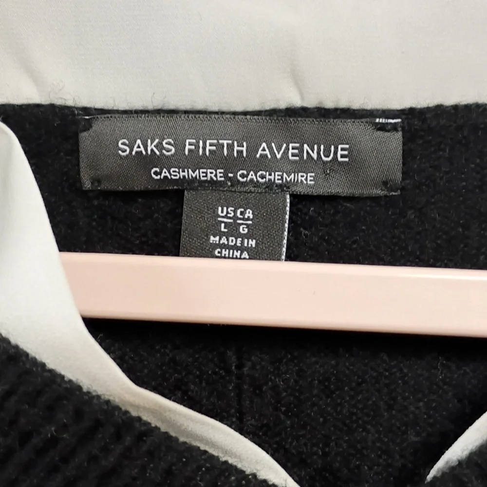 Black Cashmere Sweater with White Layered Hem.Size l.New Condition - Picture 2 of 2